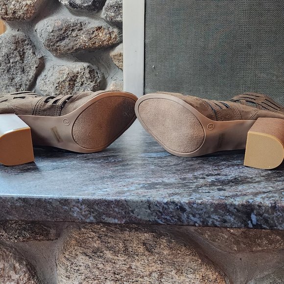 NWOT Charlotte Russe Brown Caged Peep Toe Block Heels Size 8 - Picture 13 of 15